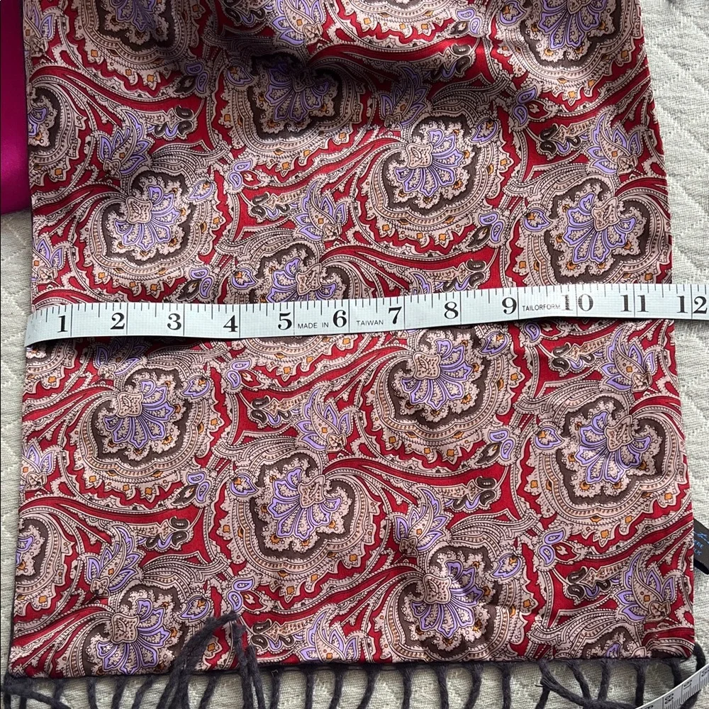 Elegant Men's Scarf‎ with Intricate Pattern